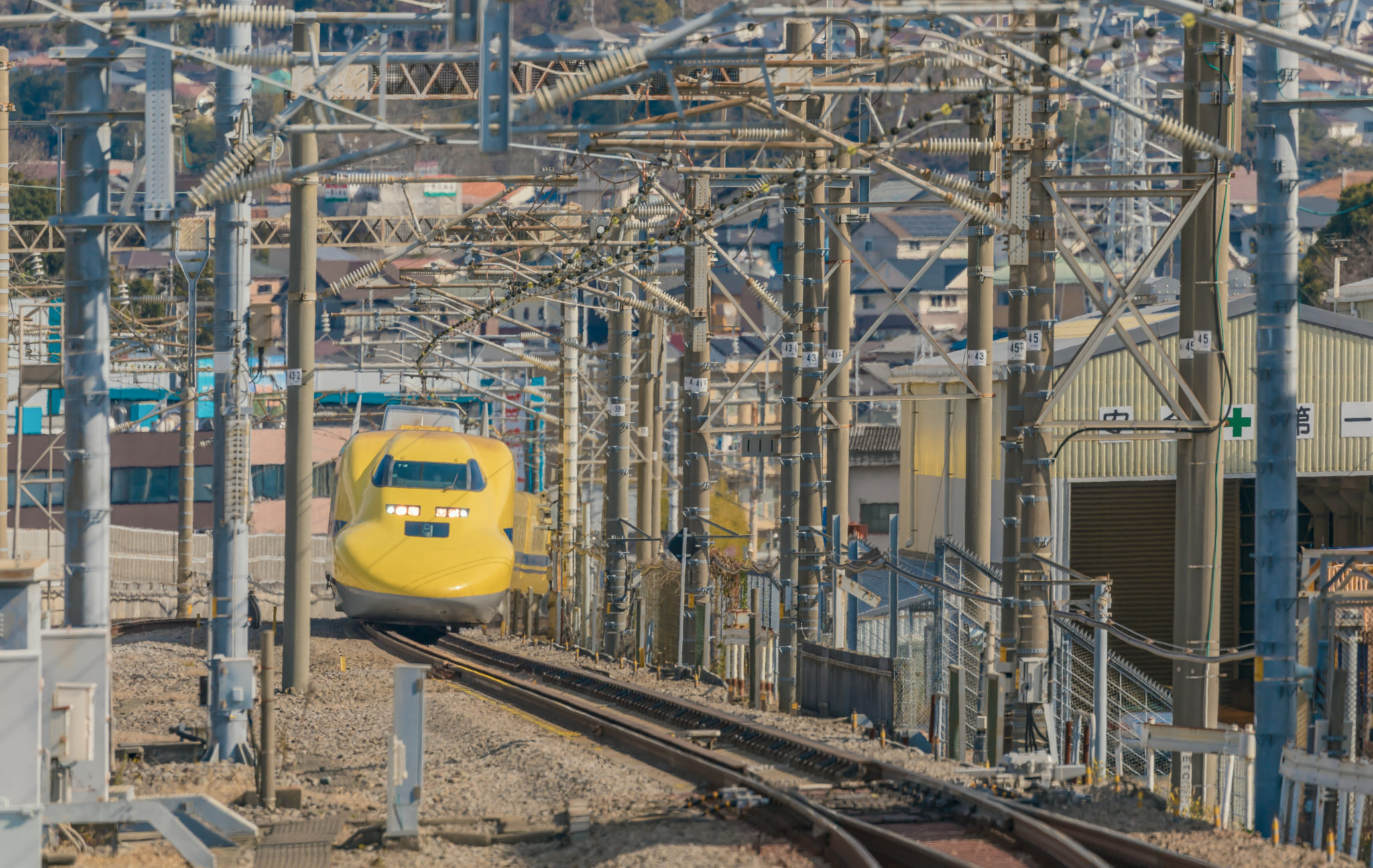 Mishima Station - Shinkansen - Yellow T4